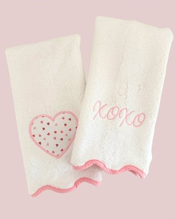 Valentine's Pink Scallop Piping Hand Towel Set